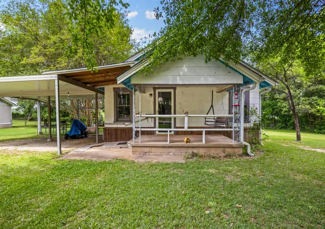 Homes for sale in White Oak, TX | 103 S Sun Camp Rd, White Oak, TX 75693 | MLS# 21277093