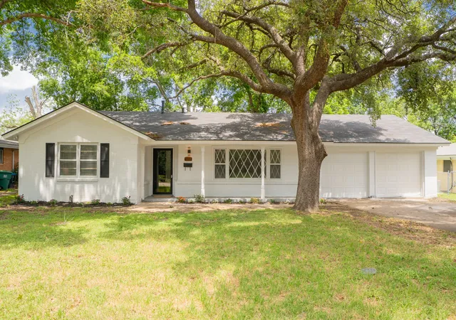 Photo 1 of Single family home for sale at 5808 Wales Ave, Fort Worth, TX 76133 | MLS# 21279700 | Listing updated on 2026-07-15