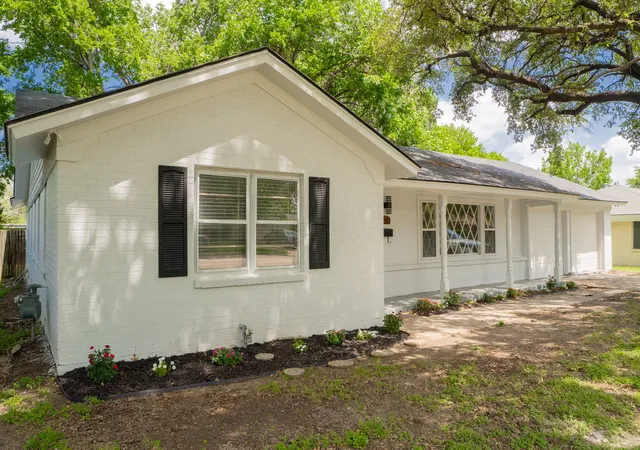 Photo 2 of Single family home for sale at 5808 Wales Ave, Fort Worth, TX 76133 | MLS# 21279700 | Listing updated on 2026-07-15