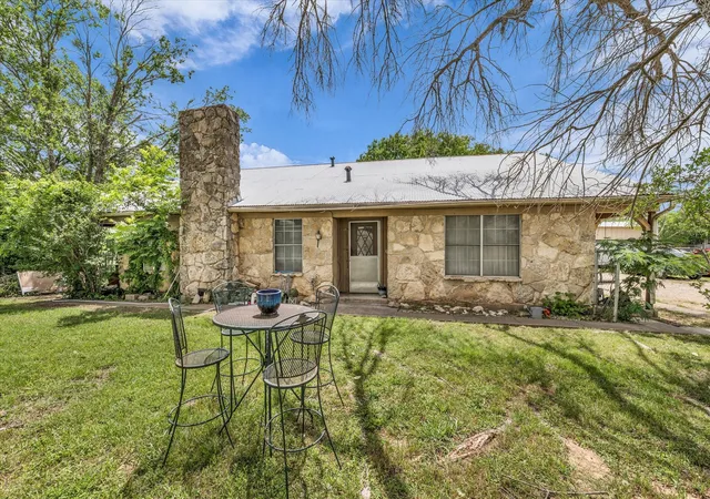 Photo 3 of Single family home for sale at 338 Shelly Ln, Woodway, TX 76712 | MLS# 21278634 | Listing updated on 2026-07-27