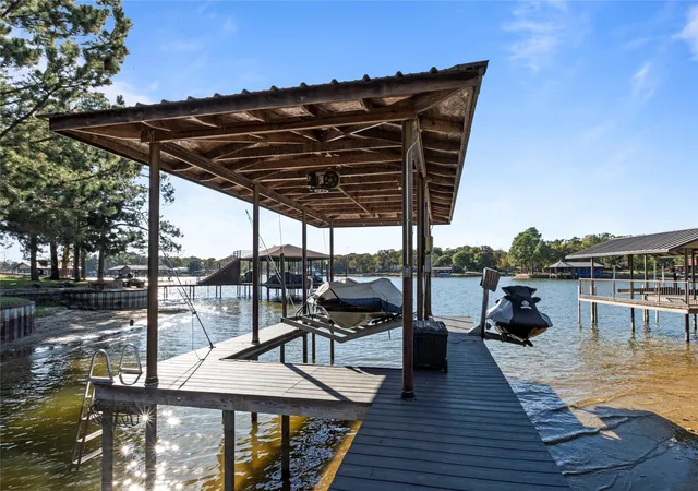 Homes for sale in Mabank, TX | 230 Bushwhacker Dr, Mabank, TX 75156 | MLS# 21278604