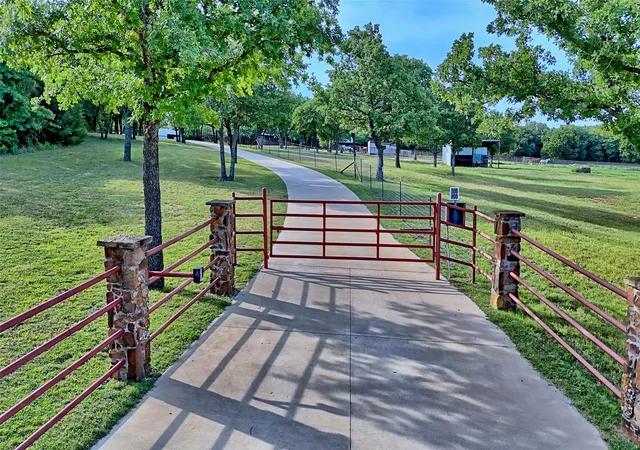Homes for sale in Saint Jo, TX | 4509 Lazy E Rd, Saint Jo, TX 76265 | MLS# 21279383