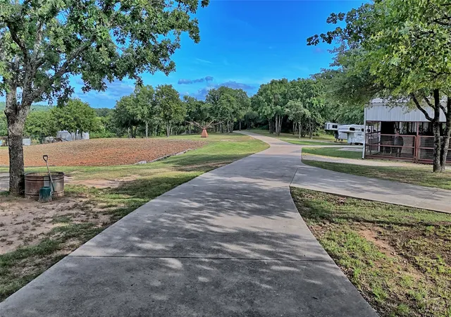 Homes for sale in Saint Jo, TX | 4509 Lazy E Rd, Saint Jo, TX 76265 | MLS# 21279383