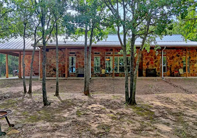 Homes for sale in Saint Jo, TX | 4509 Lazy E Rd, Saint Jo, TX 76265 | MLS# 21279383