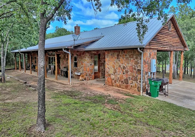 Homes for sale in Saint Jo, TX | 4509 Lazy E Rd, Saint Jo, TX 76265 | MLS# 21279383