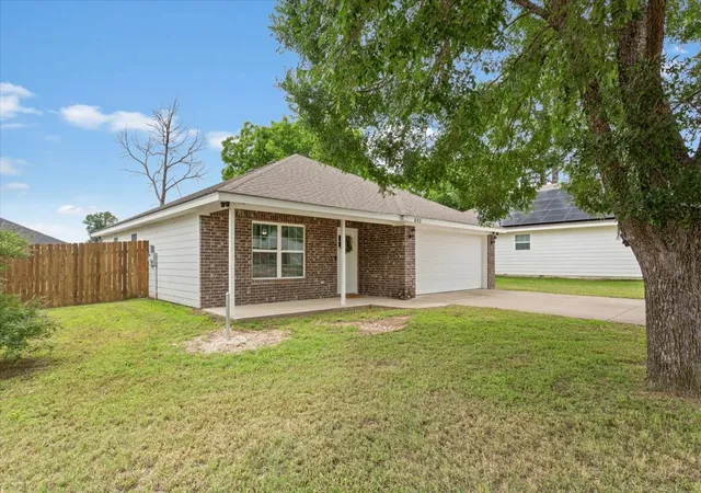 Homes for sale in Lacy Lakeview, TX | 605 Powers St, Lacy Lakeview, TX 76705 | MLS# 21279731