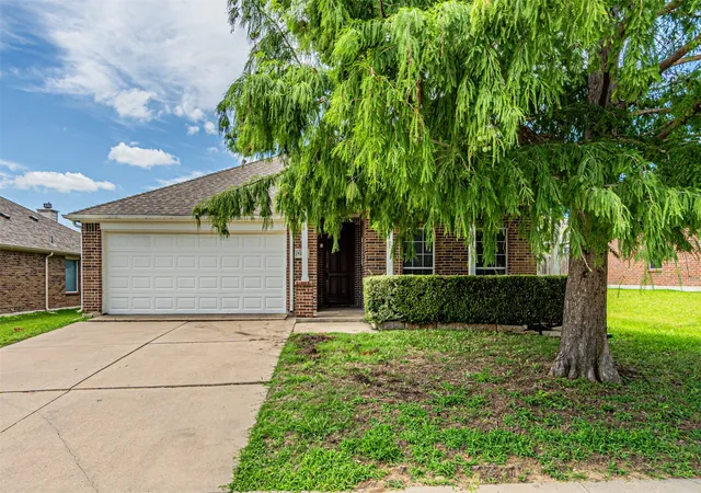 Photo 1 of Single family home for sale at 8220 Mossberg Dr, Arlington, TX 76002 | MLS# 21279751 | Listing updated on 2026-08-03
