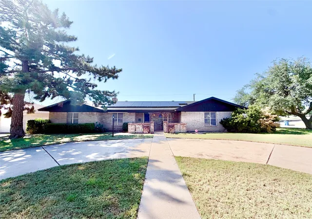 Homes for sale in Sweetwater, TX | 1400 Sunnyvale St, Sweetwater, TX 79556 | MLS# 21279047