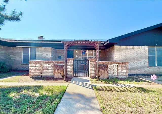 Homes for sale in Sweetwater, TX | 1400 Sunnyvale St, Sweetwater, TX 79556 | MLS# 21279047