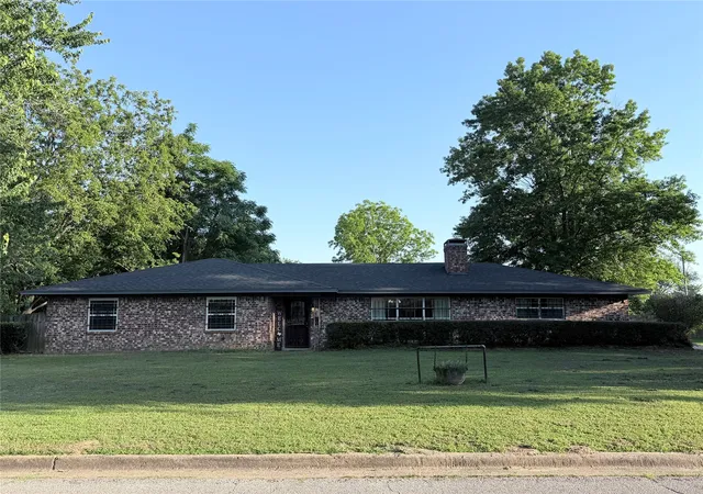 Homes for sale in Pittsburg, TX | 404 Montgomery St, Pittsburg, TX 75686 | MLS# 21277300