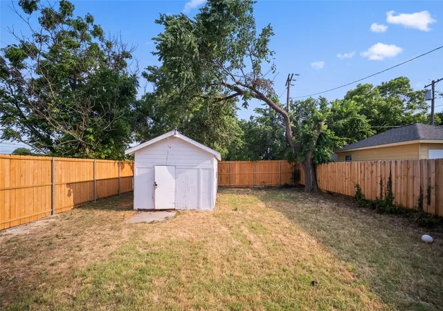 Homes for sale in Dallas, TX | 1350 Strickland St, Dallas, TX 75216 | MLS# 21279794