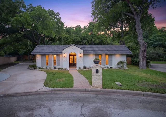 1st image of 1512 Northcrest Ct, Fort Worth, TX 76107 | MLS# 21277662