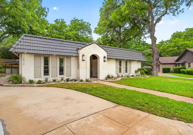 3rd image of 1512 Northcrest Ct, Fort Worth, TX 76107 | MLS# 21277662