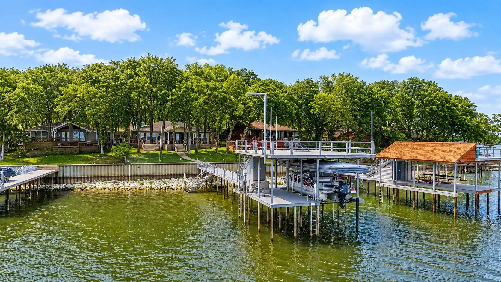 Photo 1 of Single family home for sale at 247 Admiral Dr, Gun Barrel City, TX 75156 | MLS# 21277723 | Listing updated on 2026-10-10