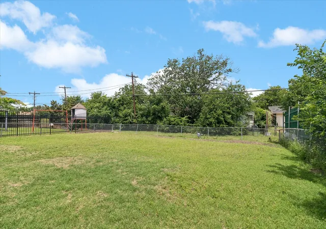 Homes for sale in Garland, TX | 4201 Sweetbriar Dr, Garland, TX 75042 | MLS# 21270009