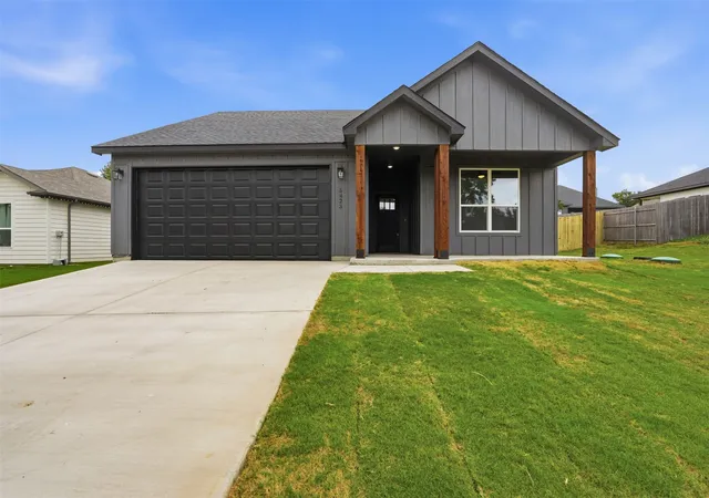 Homes for sale in Granbury, TX | 5423 Firewood Trl, Granbury, TX 76048 | MLS# 21278262