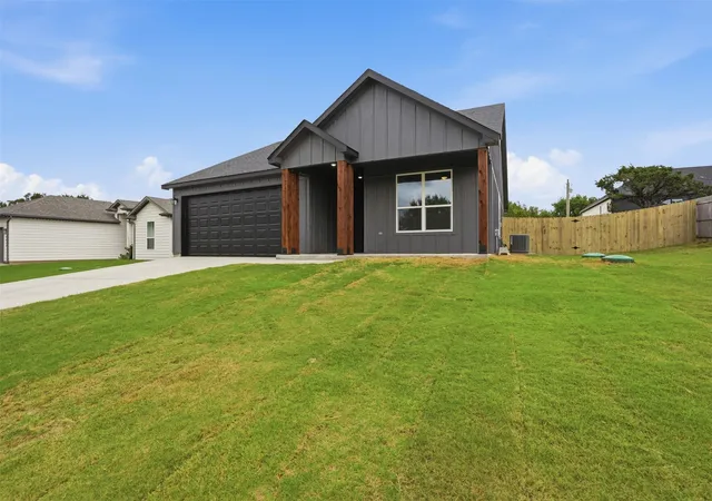 Homes for sale in Granbury, TX | 5423 Firewood Trl, Granbury, TX 76048 | MLS# 21278262