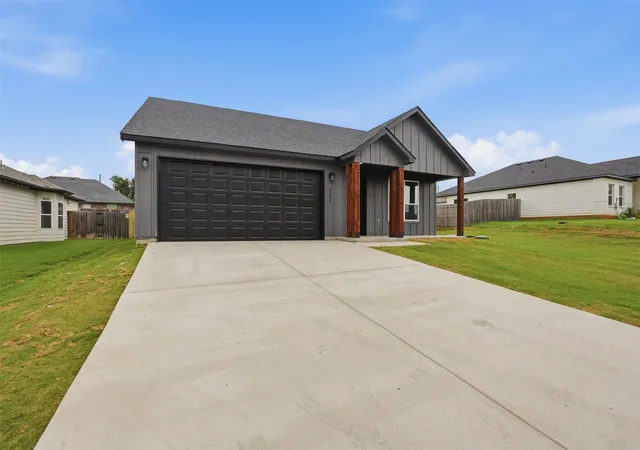 Homes for sale in Granbury, TX | 5423 Firewood Trl, Granbury, TX 76048 | MLS# 21278262
