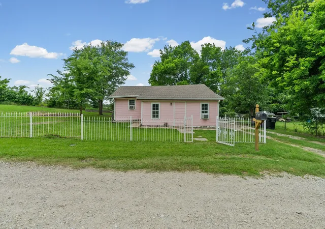 Photo 1 of Single family home for sale at 325 West Ln, Quinlan, TX 75474 | MLS# 21275692 | Listing updated on 2026-08-22