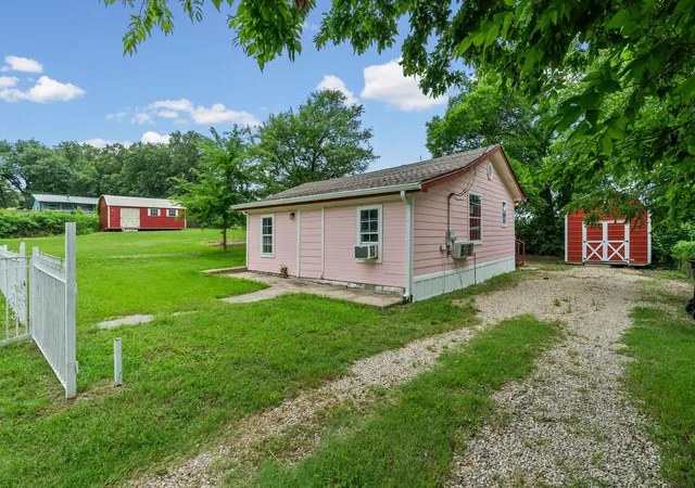 Photo 3 of Single family home for sale at 325 West Ln, Quinlan, TX 75474 | MLS# 21275692 | Listing updated on 2026-08-22