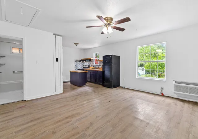 Photo 4 of Single family home for sale at 325 West Ln, Quinlan, TX 75474 | MLS# 21275692 | Listing updated on 2026-10-02
