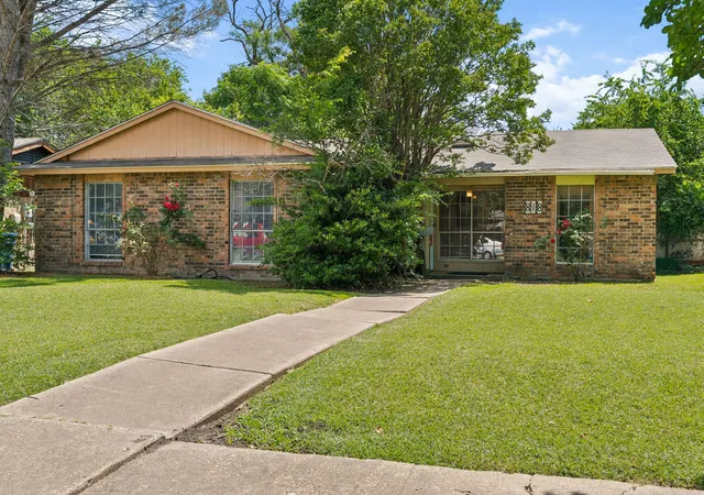 2nd image of 818 Quebec Dr, Garland, TX 75040 | MLS# 21279388