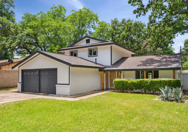 Photo 1 of Single family home for sale at 604 Buffalo Dr, Arlington, TX 76013 | MLS# 21279883 | Listing updated on 2026-08-22