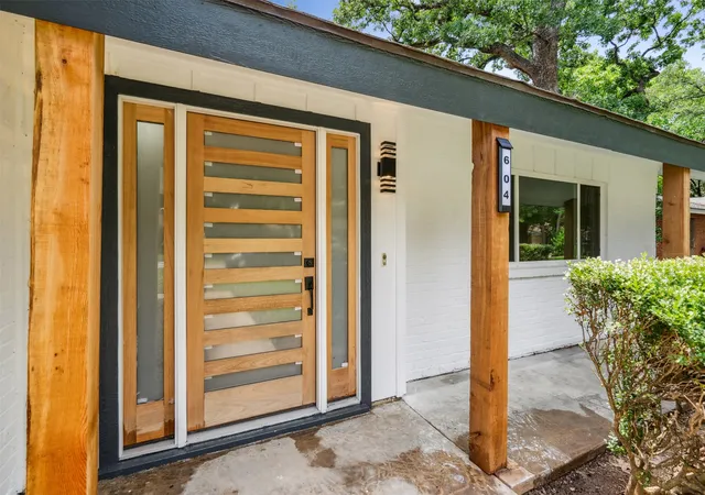 Photo 3 of Single family home for sale at 604 Buffalo Dr, Arlington, TX 76013 | MLS# 21279883 | Listing updated on 2026-08-22