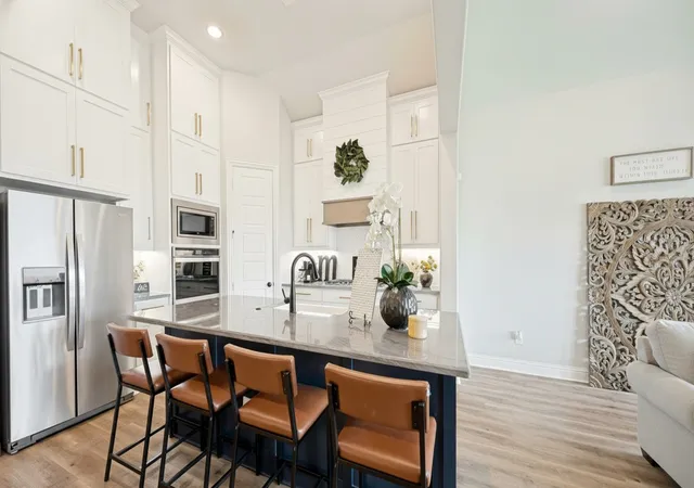 Photo 3 of Single family home for sale at 1806 Hidden Water Trl, Midlothian, TX 76065 | MLS# 21275508 | Listing updated on 2026-10-06