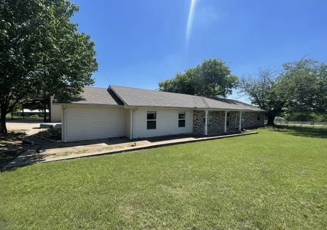 Photo 2 of Sale Pending at 3010 Clearview Dr, Midlothian, TX 76065 | MLS# 21279968 | Listing updated on 2026-08-17