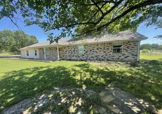 Photo 3 of Sale Pending at 3010 Clearview Dr, Midlothian, TX 76065 | MLS# 21279968 | Listing updated on 2026-08-17