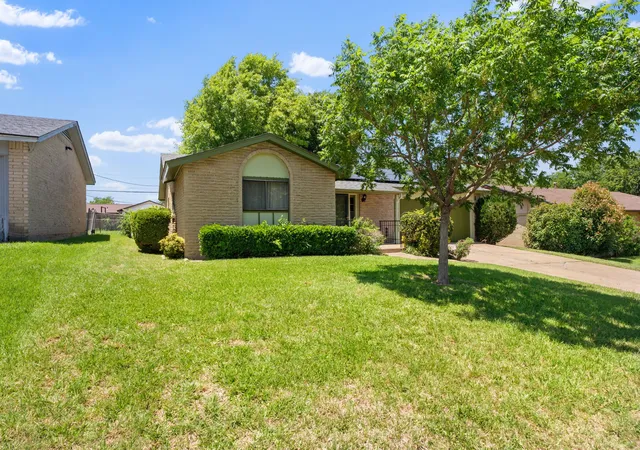 Photo 2 of Sale Pending at 8105 Silverdale Dr, Dallas, TX 75232 | MLS# 21272295 | Listing updated on 2026-08-20