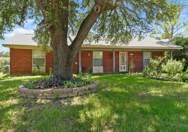 1st image of 4014 W Rochelle Rd, Irving, TX 75062 | MLS# 21280002