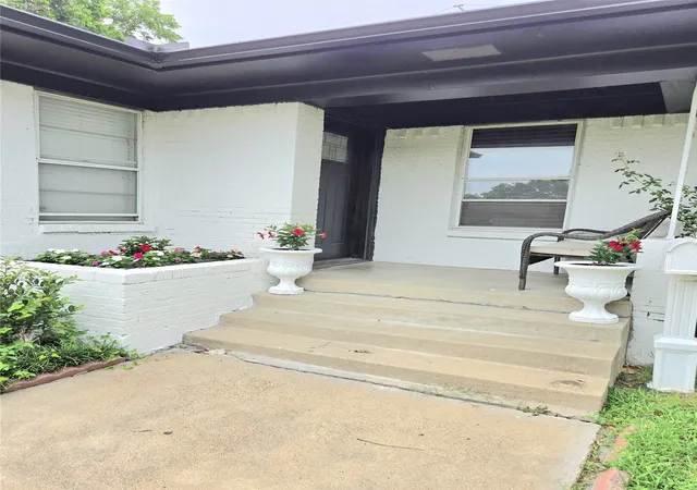 Photo 4 of Single family home for sale at 2953 Bay Oaks Dr, Dallas, TX 75229 | MLS# 21279831 | Listing updated on 2026-07-07