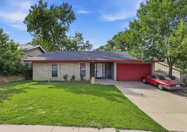 Photo 1 of Single family home for sale at 1839 Sherwood Ln, Carrollton, TX 75006 | MLS# 21279981 | Listing updated on 2026-09-01
