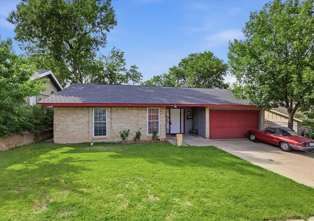 Photo 2 of Single family home for sale at 1839 Sherwood Ln, Carrollton, TX 75006 | MLS# 21279981 | Listing updated on 2026-09-01