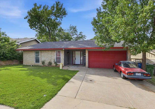Photo 3 of Single family home for sale at 1839 Sherwood Ln, Carrollton, TX 75006 | MLS# 21279981 | Listing updated on 2026-09-01