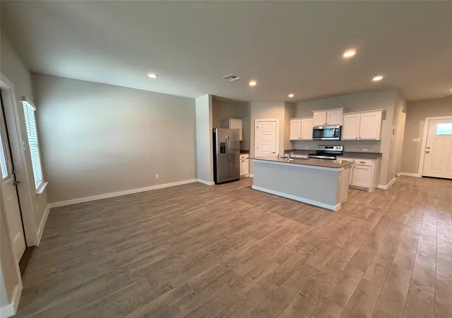 Photo 3 of Single family home for sale at 1600 Battery Park Dr, Alvarado, TX 76009 | MLS# 21280022 | Listing updated on 2026-10-02