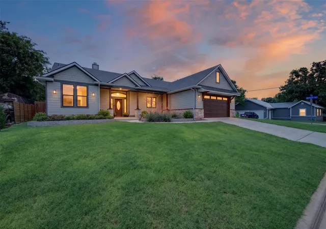 Photo 1 of Sale Pending at 815 W Ball St, Weatherford, TX 76086 | MLS# 21279932 | Listing updated on 2026-07-24