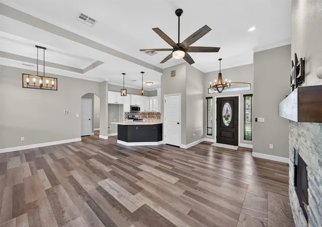 Photo 3 of Sale Pending at 815 W Ball St, Weatherford, TX 76086 | MLS# 21279932 | Listing updated on 2026-07-24
