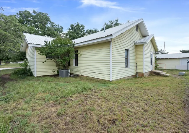 Homes for sale in Eastland, TX | 612 W Moss St, Eastland, TX 76448 | MLS# 21279852