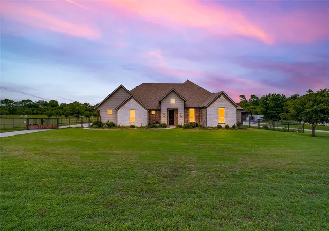 Photo 1 of Single family home for sale at 1013 Finney Dr, Weatherford, TX 76085 | MLS# 21279897 | Listing updated on 2026-08-30