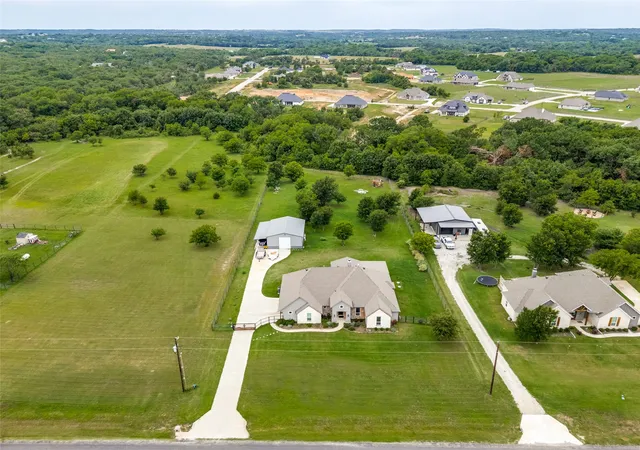 Photo 3 of Single family home for sale at 1013 Finney Dr, Weatherford, TX 76085 | MLS# 21279897 | Listing updated on 2026-08-30