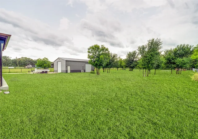 Photo 4 of Single family home for sale at 1013 Finney Dr, Weatherford, TX 76085 | MLS# 21279897 | Listing updated on 2026-08-30