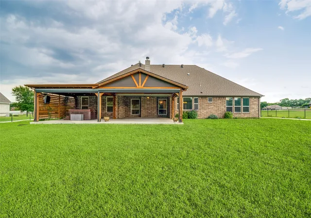Photo 2 of Single family home for sale at 1013 Finney Dr, Weatherford, TX 76085 | MLS# 21279897 | Listing updated on 2026-09-27