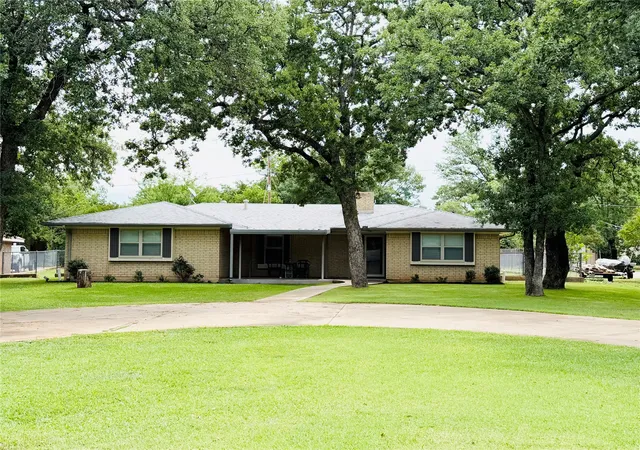 Homes for sale in Eastland, TX | 506 Oakwood Dr, Eastland, TX 76448 | MLS# 21280133