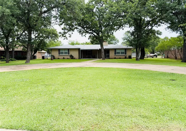 Homes for sale in Eastland, TX | 506 Oakwood Dr, Eastland, TX 76448 | MLS# 21280133