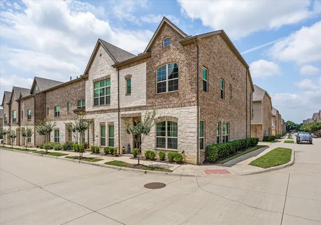 Homes for sale in Carrollton, TX | 4429 Grady Ln, Carrollton, TX 75010 | MLS# 21277370