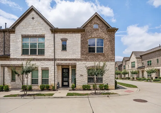 Homes for sale in Carrollton, TX | 4429 Grady Ln, Carrollton, TX 75010 | MLS# 21277370
