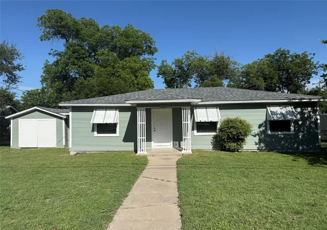 Photo 1 of Sale Pending at 323 Hurt St, Dublin, TX 76446 | MLS# 21278998 | Listing updated on 2026-07-26